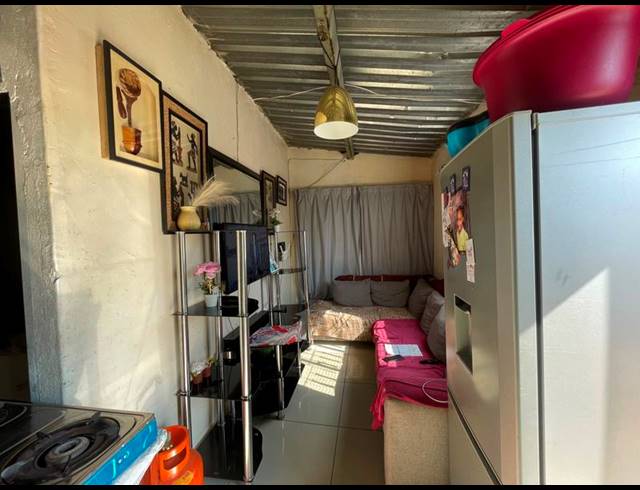 7 BEDROOM HOUSE FOR SALE IN OLIEVENHOUTBOSCH